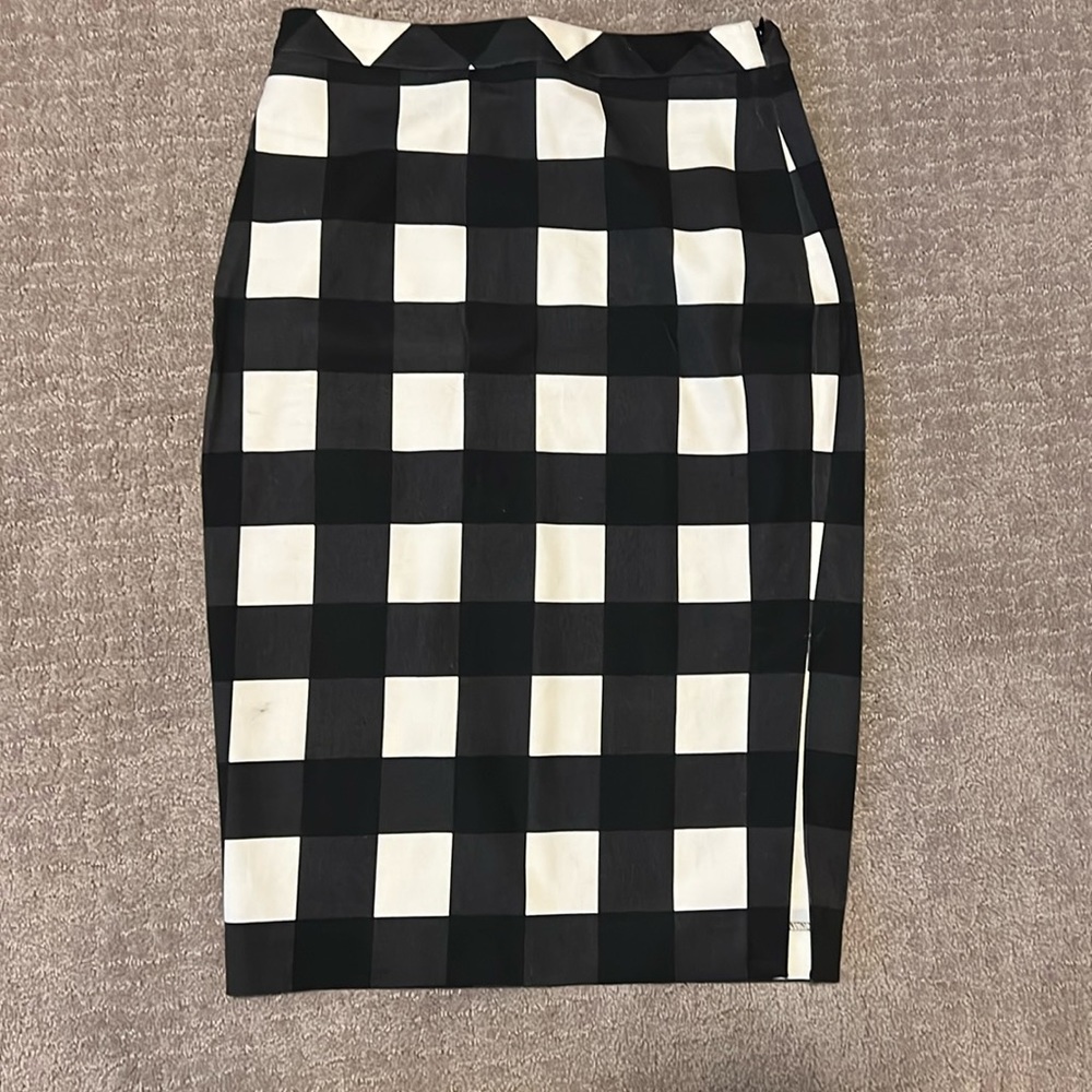 Banana republic pencil skirt size 0. great condition worn once